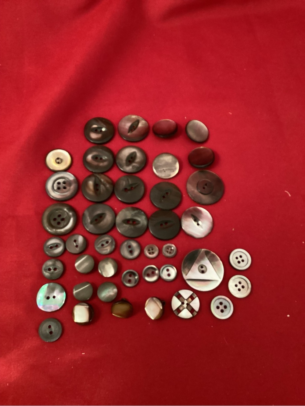 75 grams of Dark Shell Buttons